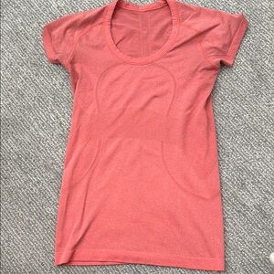 Women's lululemon T shirt